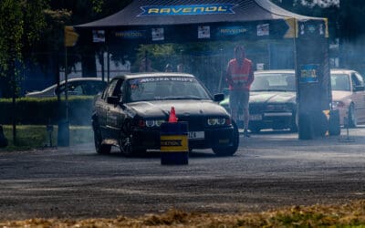 OBRAZEM: Téměř padesátka vozů se představila o víkendu na Gymkhana Drift Pilot 4