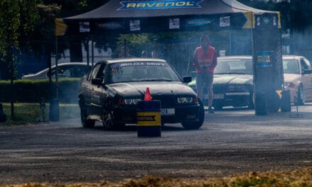 OBRAZEM: Téměř padesátka vozů se představila o víkendu na Gymkhana Drift Pilot 4